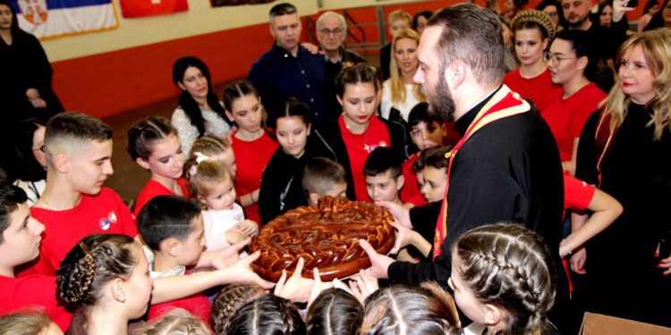 Druženje uz kolač i folklor
