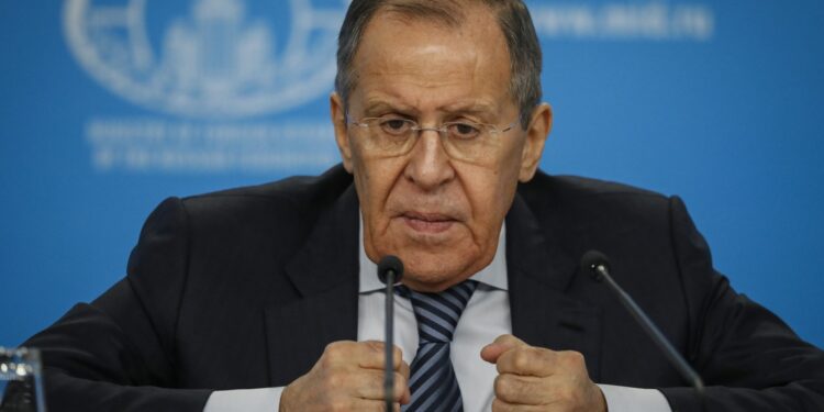 Lavrov: Rusija spremna da mirno reši sukob sa Ukrajinom, ali…