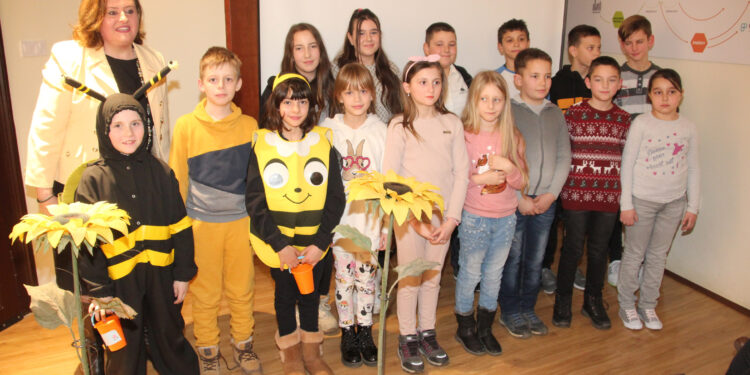 Čuvaju pismo i običaje