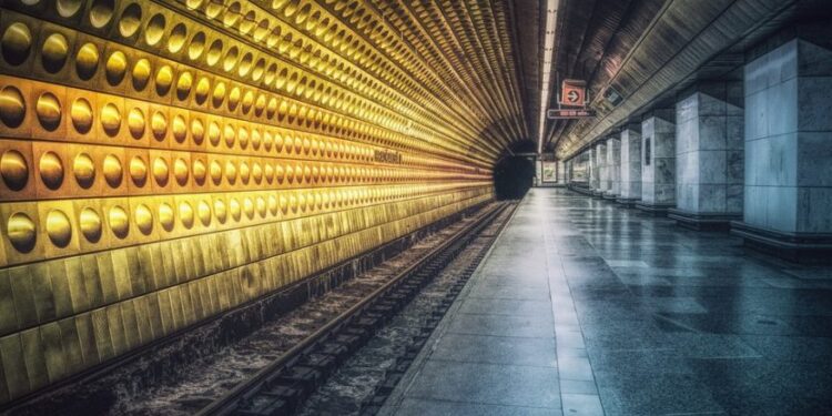 Njujork: Ljudska noga na koloseku metroa