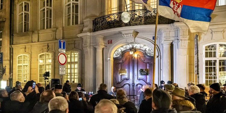U Pragu održan protest povodom 25 godina od agresije na SRJ: Srbi na KiM istinski heroji našeg vremena