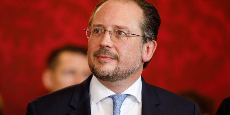 “Austrija neće u NATO, ali moramo zaustaviti Putina”