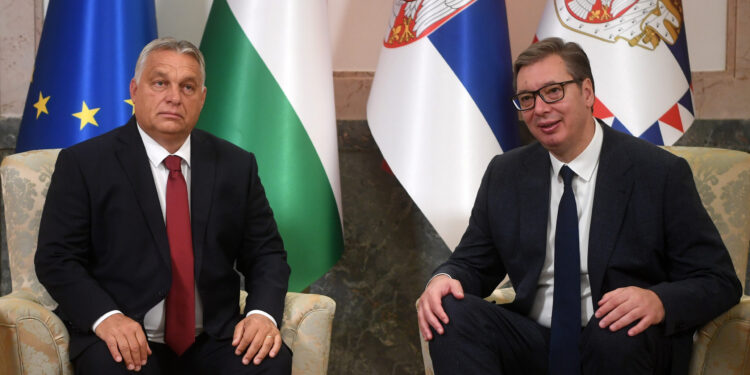 Vučić razgovarao sa Orbanom: Teška vremena lakša kada ih podelite sa prijateljima