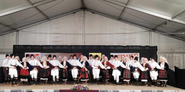 Folklor seća na rodnu grudu