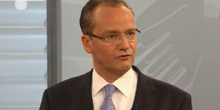 Krihbaum: Stranke treba da preuzmu odgovornost u parlamentu, ne izvan njega