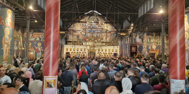Hramovi bili pretesni