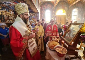 Hramovi puni vernika
