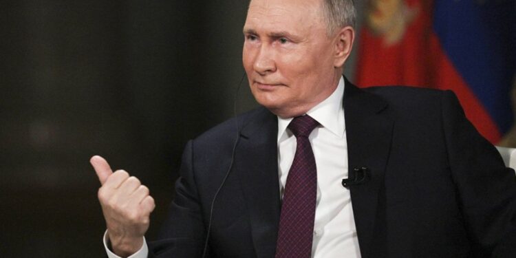 Peskov: Putin je totalni radoholik