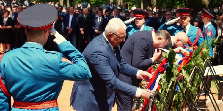 Polaganjem venaca u spomen-području Donja Gradina odata pošta žrtvama genocida