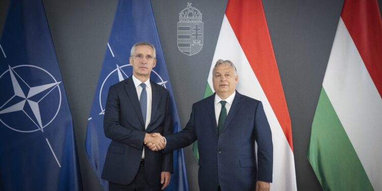 Orban “popustio”: Mađarska neće blokirati odluku NATO za pomoć Ukrajini
