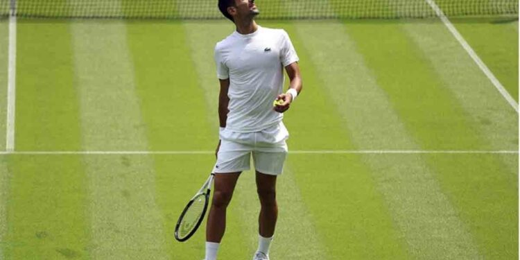 Novak Đoković je na Vimbldonu – trenira! (FOTO)
