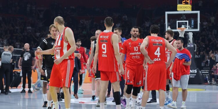 Prekid derbija: Zvezda napustila teren (VIDEO)