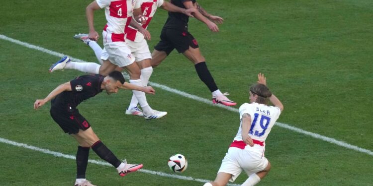 Albanci šokirali Hrvate u 95. minutu!