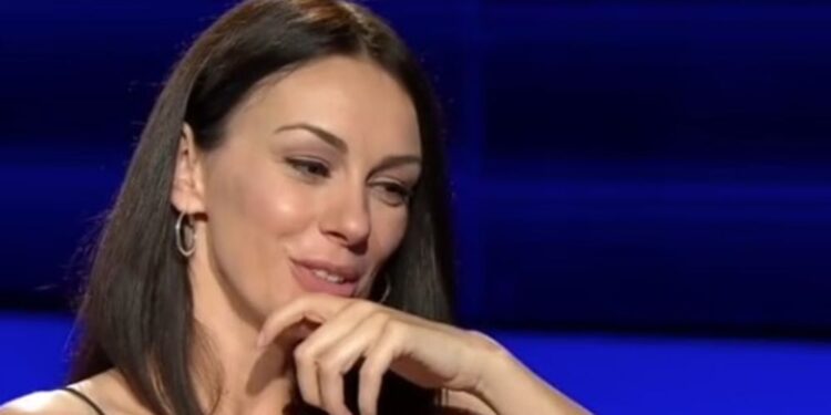Nastavila umetničkim stopama roditelja: Ćerka Slobode Mićalović i Vojina Ćetkovića je plesačica (FOTO)