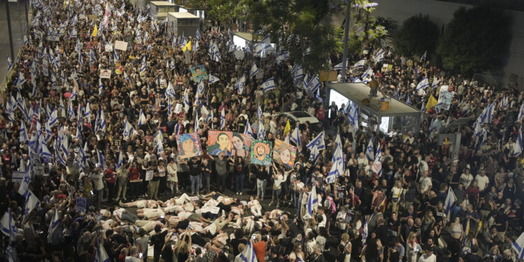 Oko 120.000 izraelskih demonstranata poziva na ostavku Netanjahua i povratak talaca
