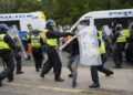 Demonstranti upali i zapalili hotel sa migrantima u Engleskoj