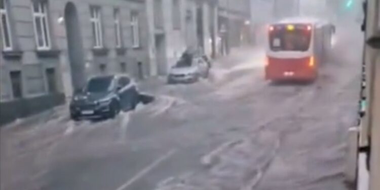U Beču za sat vremena palo kiše kao za celo leto (VIDEO)
