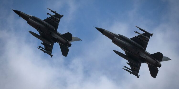 F-16 avioni prvi put oborili ruske projektile