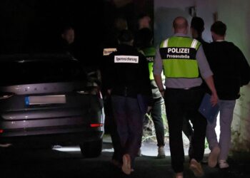 Horor u gradskom prevozu u Nemačkoj: Izbola pet putnika pred decom