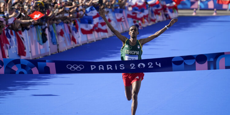 Etiopski atletičar Tamirat Tola osvojio zlatnu medalju u maratonu na OI