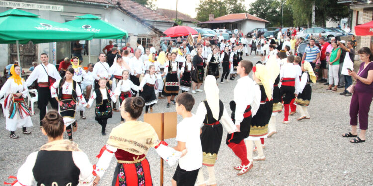 Oživeo folklor, rađaju se deca