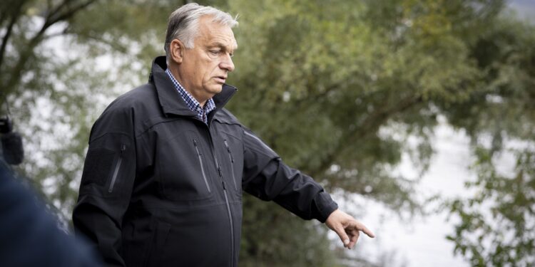 Orban: Podavili bismo se da smo čekali pomoć Brisela