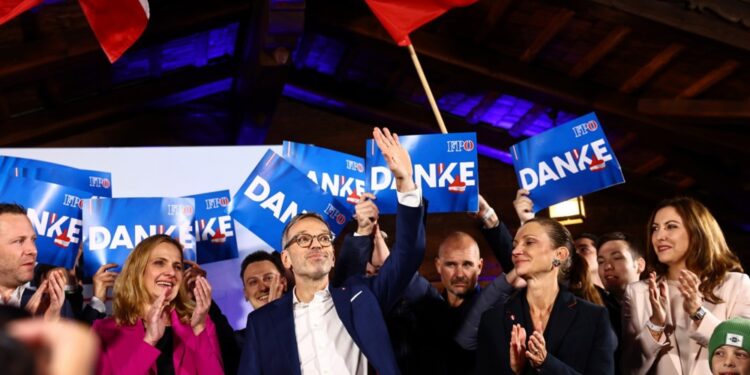 Slobodarska partija Austrije (FPO) pobedila na parlamentarnim izborima, prva pobeda krajnje desnice posle Drugog svetskog rata