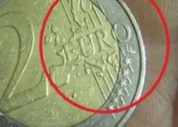 Imate novčić od 2 evra u džepu? Za jedan poseban može se dobiti više od 2.500 evra!