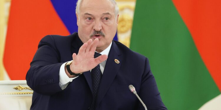 Lukašenko o pozivima da se krene na Belorusiju: Neka probaju, čekamo ih