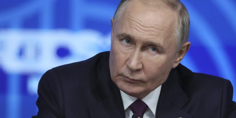 Putin: Zapad promenio priču, možemo samo da ih pohvalimo