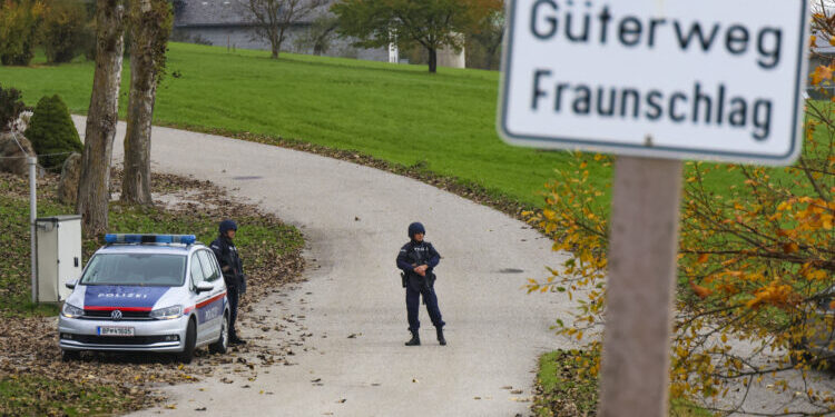 Ubijen gradonačelnik u Austriji, osumnjičeni u bekstvu