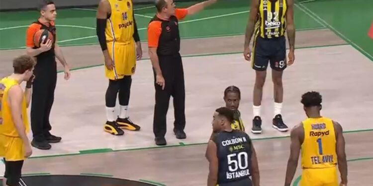 Bizarna scena i prekid u Evroligi: Ovakav problem još nismo videli (FOTO)