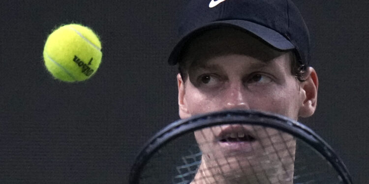 Italijanski teniser Janik Siner preokretom do osmine finala Mastersa u Šangaju