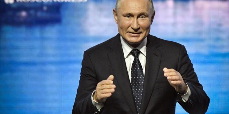 Putinu pristalice čestitale rođendan: “Bože, čuvaj cara”