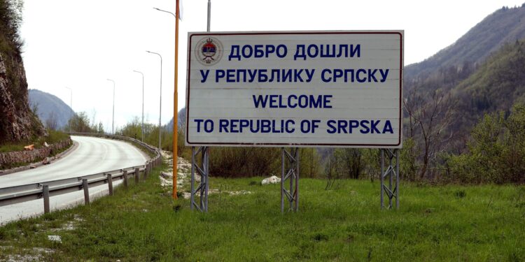 Vrednost prosečne plate u Republici Srpskoj u oktobru bila oko 725 evra