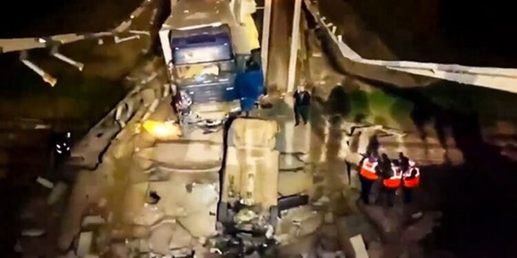 Srušio se most na Krimu (VIDEO)