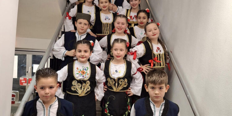 Folklor nas spaja