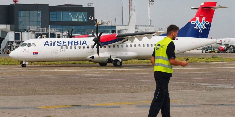 Haos na aerodromu u Beogradu: Nemica razlupala policijski auto