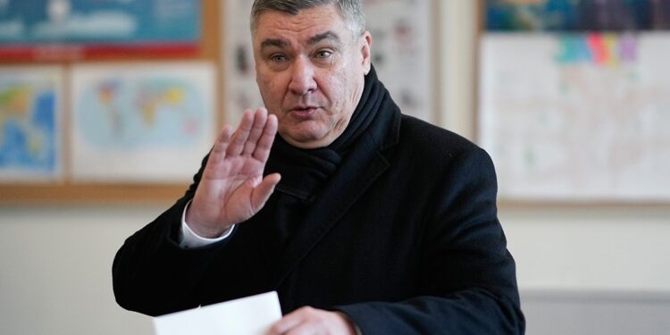 Milanović vodi na predsedničkim izborima u Hrvatskoj, odluka o pobedniku u drugom krugu