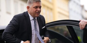 Fico javno prozvao Zelenskog: Dosta mi ga je – ide po Evropi, prosjači i ucenjuje