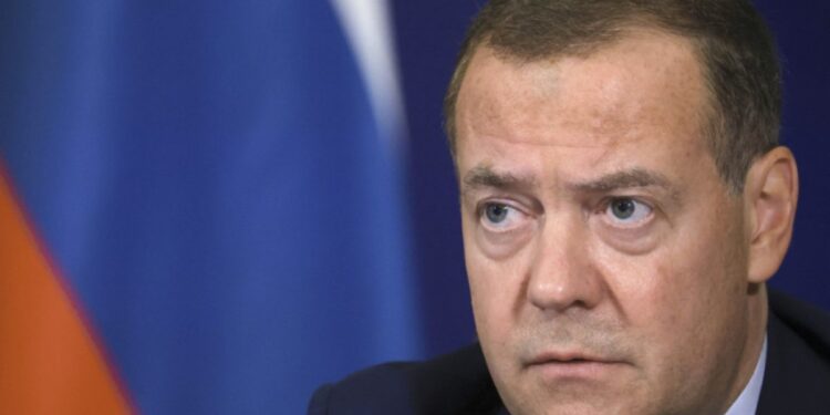 Medvedev: Opasno je da Zelenski bude ponovo izabran, on će odložiti pregovore