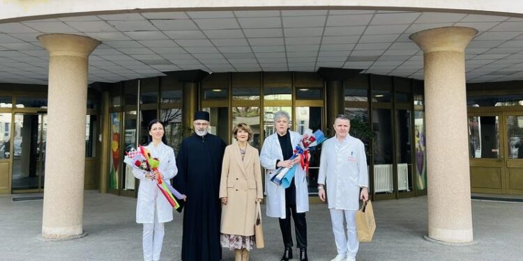 Dobrotvorna ustanova Eparhije bačke darivala bebe rođene na Božić u novosadskom porodilištu „Betanija”.
