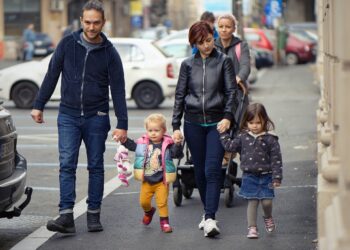Osam navika koje deca sigurno pokupe od svojih roditelja