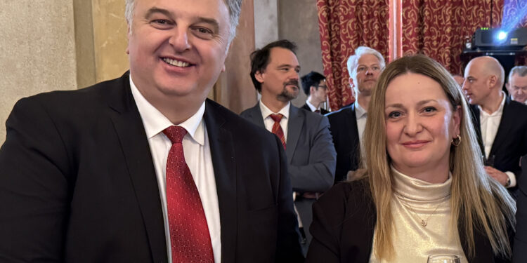Zajednica srpskih klubova u Beču: Ne dozvolite gašenje “Vesti”, to bi ugasilo informisanost dijaspore