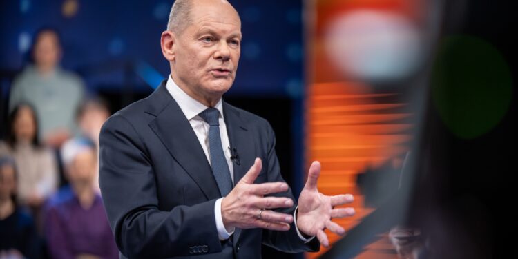 “Hladan tuš” za Šolca: Potpredsednik SAD ne želi susret sa nemačkim kancelarom u Minhenu