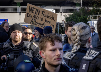 Nemačka: Desetine hiljada ljudi na protestu protiv migracione politike CDU