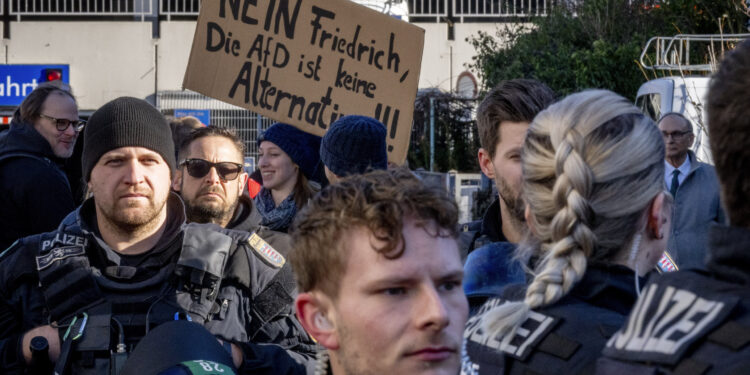 Nemačka: Desetine hiljada ljudi na protestu protiv migracione politike CDU