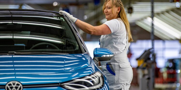 Tenkovi umesto automobila: menja se nemačko tržište rada