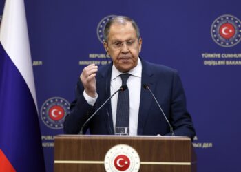 Lavrov: Makron je malo nervozan…