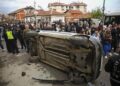 Kočani: Građani prevrnuli automobil i demolirali kafić vlasnika diskoteke (VIDEO)
